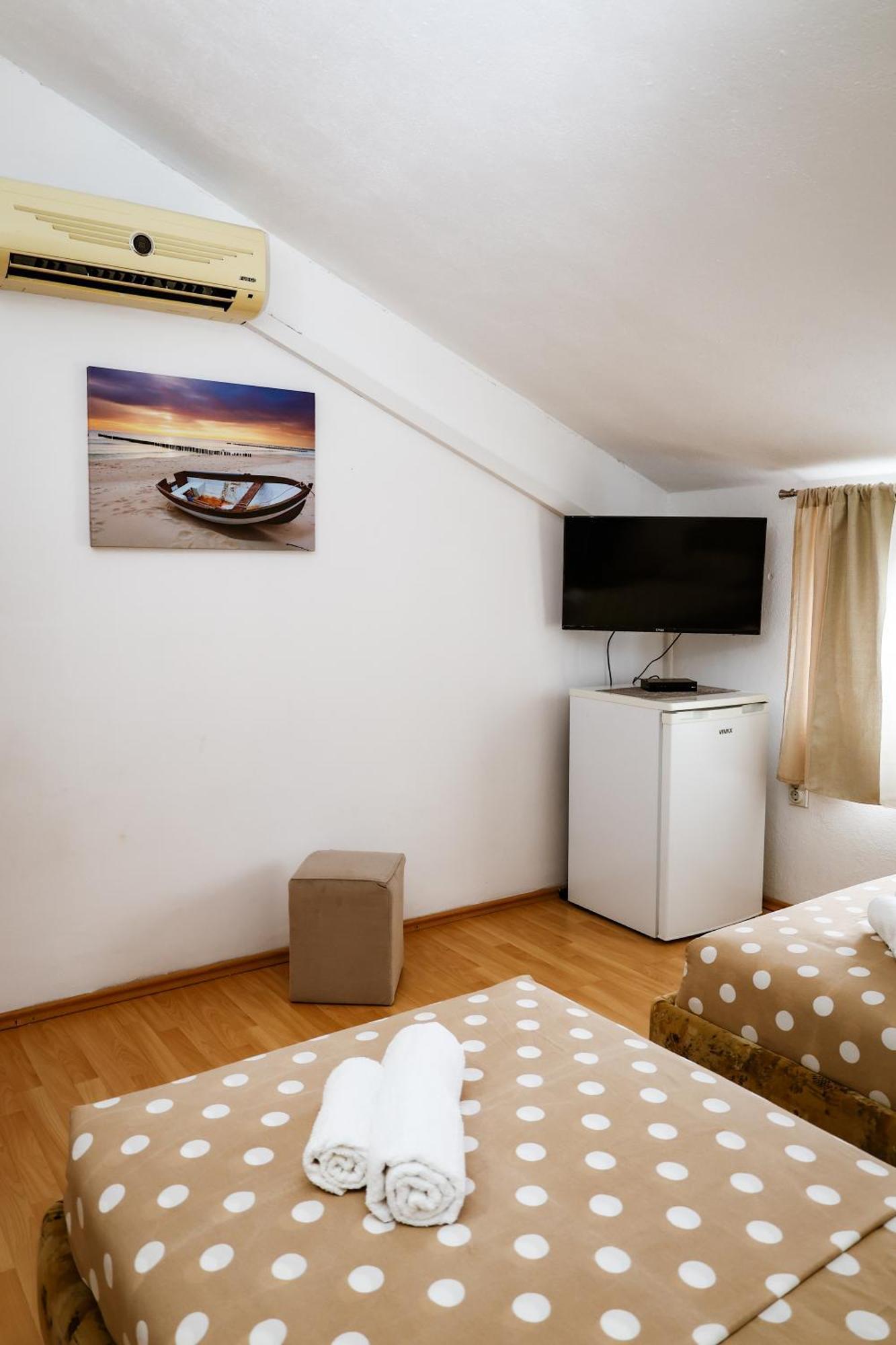 Apartments Djukic Tivat Exterior photo